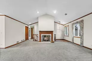 1525 N Kendal Ct, Arlington Heights, IL 60004 - Photo 3