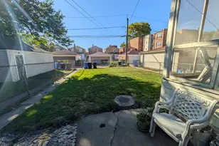 8212 S Colfax Ave, Chicago, IL 60617 - Photo 3