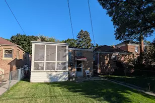 8212 S Colfax Ave, Chicago, IL 60617 - Photo 5