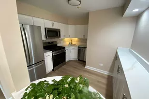 17 Parkside Ct, Vernon Hills, IL 60061 - Photo 7