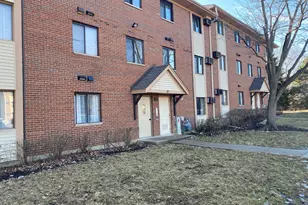 17 Parkside Ct, Vernon Hills, IL 60061 - Photo 1