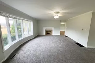 100 S Westview Dr, Pontiac, IL 61764 - Photo 9