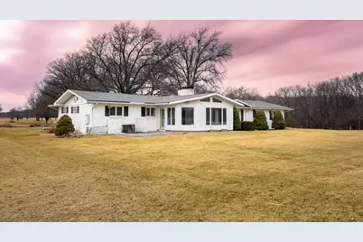 100 S Westview Drive, Pontiac, IL 61764 - Photo 5