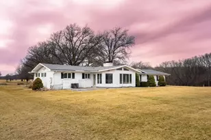 100 S Westview Dr, Pontiac, IL 61764 - Photo 5