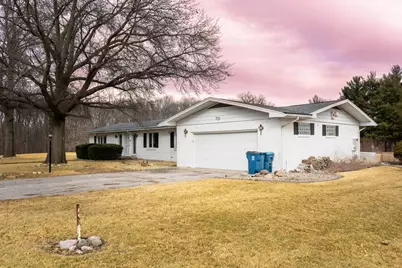 100 S Westview Drive, Pontiac, IL 61764 - Photo 3