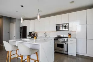 150 W Superior St, Chicago, IL 60654 - Photo 9