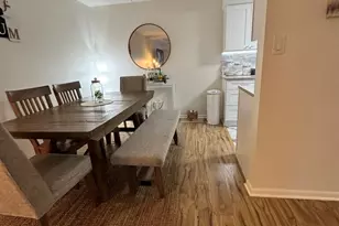 8200 Woodglen Ln, Downers Grove, IL 60516 - Photo 9