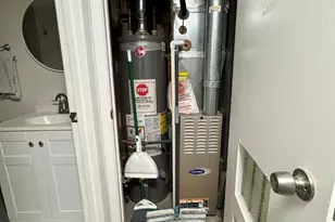 8200 Woodglen Ln, Downers Grove, IL 60516 - Photo 23