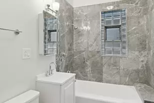 8423 S Colfax Ave, Chicago, IL 60617 - Photo 13