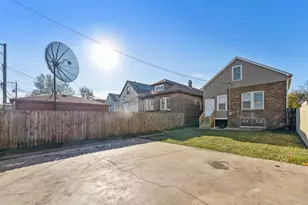 8423 S Colfax Ave, Chicago, IL 60617 - Photo 25