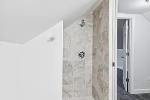 8423 S Colfax Ave, Chicago, IL 60617 - Photo 19