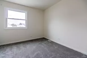 1387 S Glen Cir, Aurora, IL 60506 - Photo 13