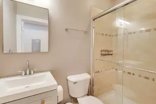 1215 W Sunnyside Ave, Chicago, IL 60640 - Photo 17