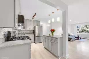 1126 S New Wilke Rd, Arlington Heights, IL 60005 - Photo 9