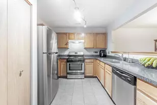 813 Serendipity Dr, Aurora, IL 60504 - Photo 11