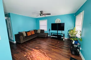 694 Parkway Ave, Elgin, IL 60120 - Photo 13