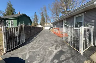 694 Parkway Ave, Elgin, IL 60120 - Photo 3