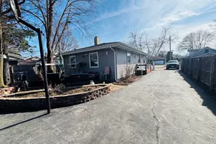 694 Parkway Ave, Elgin, IL 60120 - Photo 5