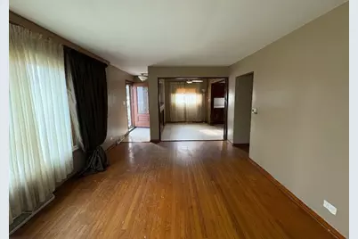 12816 S Laflin Street, Calumet Park, IL 60827 - Photo 3