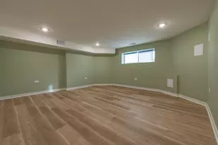 8044 S Clyde Ave, Chicago, IL 60617 - Photo 17