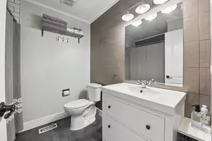 1223 Sandhurst Ct, Schaumburg, IL 60193 - Photo 19