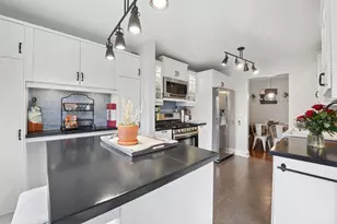 1223 Sandhurst Ct, Schaumburg, IL 60193 - Photo 11