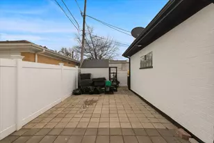 4155 Greenwood St, Skokie, IL 60076 - Photo 29