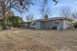 2610 31st St, Moline, IL 61265 - Photo 5