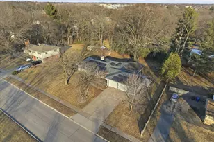 2610 31st St, Moline, IL 61265 - Photo 11