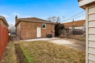 12321 S Green St, Calumet Park, IL 60827 - Photo 21