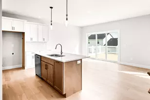 5211 Castlebar Dr, Bloomington, IL 61705 - Photo 9