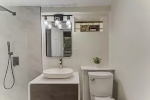 6218 W Foster Ave, Chicago, IL 60630 - Photo 33