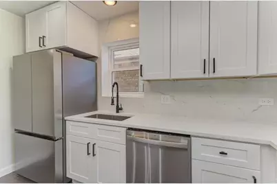 6218 W Foster Avenue, Chicago, IL 60630 - Photo 15