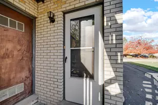 31 Wellington Ave, Mundelein, IL 60060 - Photo 3