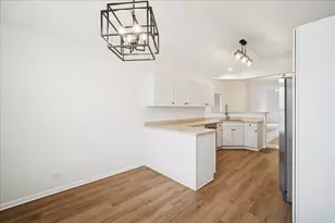 1153 Hawthorne Ln, Elk Grove Village, IL 60007 - Photo 5