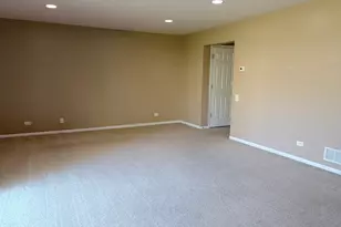 1428 W Sapphire Dr, Hoffman Estates, IL 60192 - Photo 3