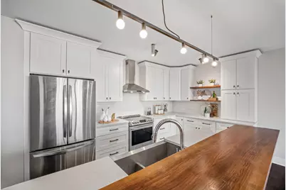 807 Davis Street #2011, Evanston, IL 60201 - Photo 3