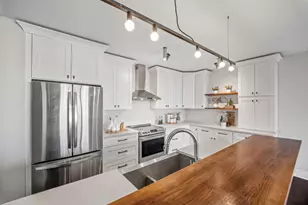 807 Davis St, Evanston, IL 60201 - Photo 3