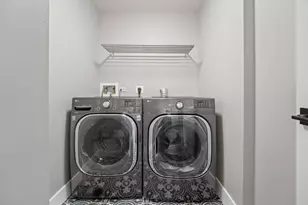 807 Davis St, Evanston, IL 60201 - Photo 11