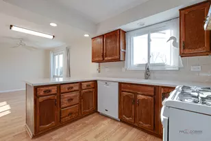 24423 W Tyler Ave, Round Lake, IL 60073 - Photo 7