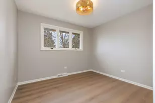 8518 West Candlelight Dr, Willow Springs, IL 60480 - Photo 17