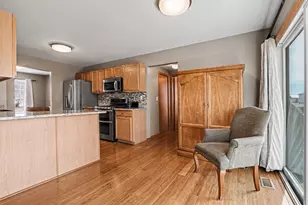 2113 Colonial St, Aurora, IL 60503 - Photo 9