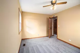 120 Ellington Dr, Schaumburg, IL 60194 - Photo 11