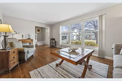 962 Thompson Boulevard, Buffalo Grove, IL 60089 - Photo 5