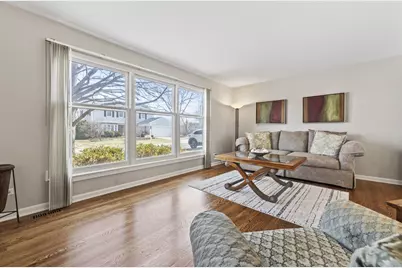 962 Thompson Boulevard, Buffalo Grove, IL 60089 - Photo 7