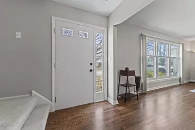 962 Thompson Boulevard, Buffalo Grove, IL 60089 - Photo 3