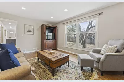 962 Thompson Boulevard, Buffalo Grove, IL 60089 - Photo 21