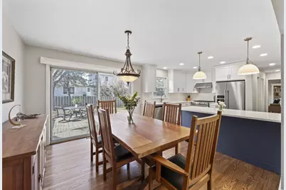 962 Thompson Boulevard, Buffalo Grove, IL 60089 - Photo 9