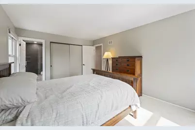 962 Thompson Boulevard, Buffalo Grove, IL 60089 - Photo 25