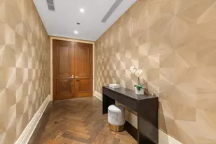 159 E Walton Pl, Chicago, IL 60611 - Photo 3